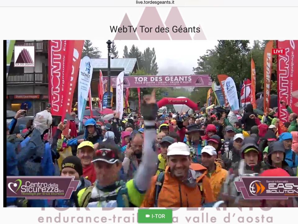 Photobombing Senatori Jegerlehner right at the start, my work here is done.